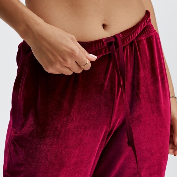 Fabletics Luxe Velour Jogger - Picture 4 of 5